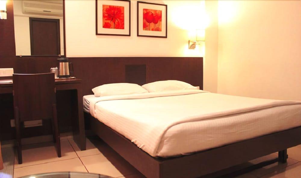 Shantai Hotel Pune Exterior photo