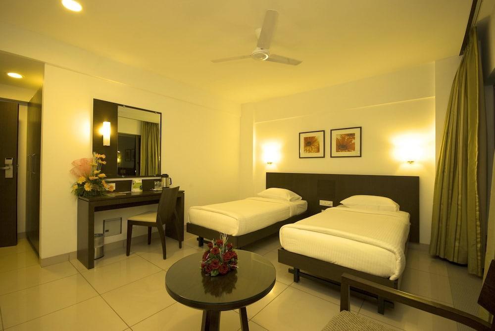 Shantai Hotel Pune Exterior photo