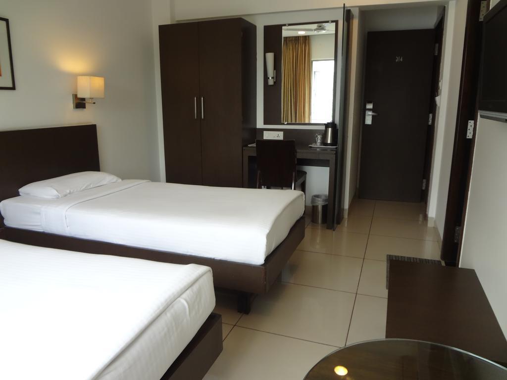 Shantai Hotel Pune Exterior photo