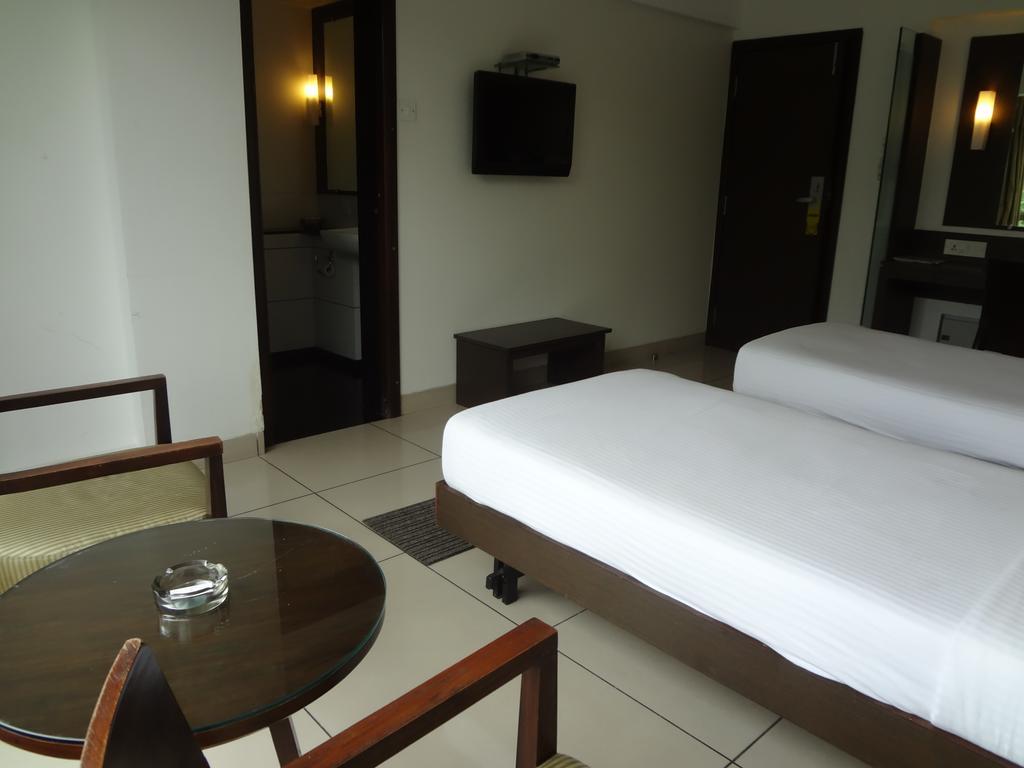 Shantai Hotel Pune Exterior photo