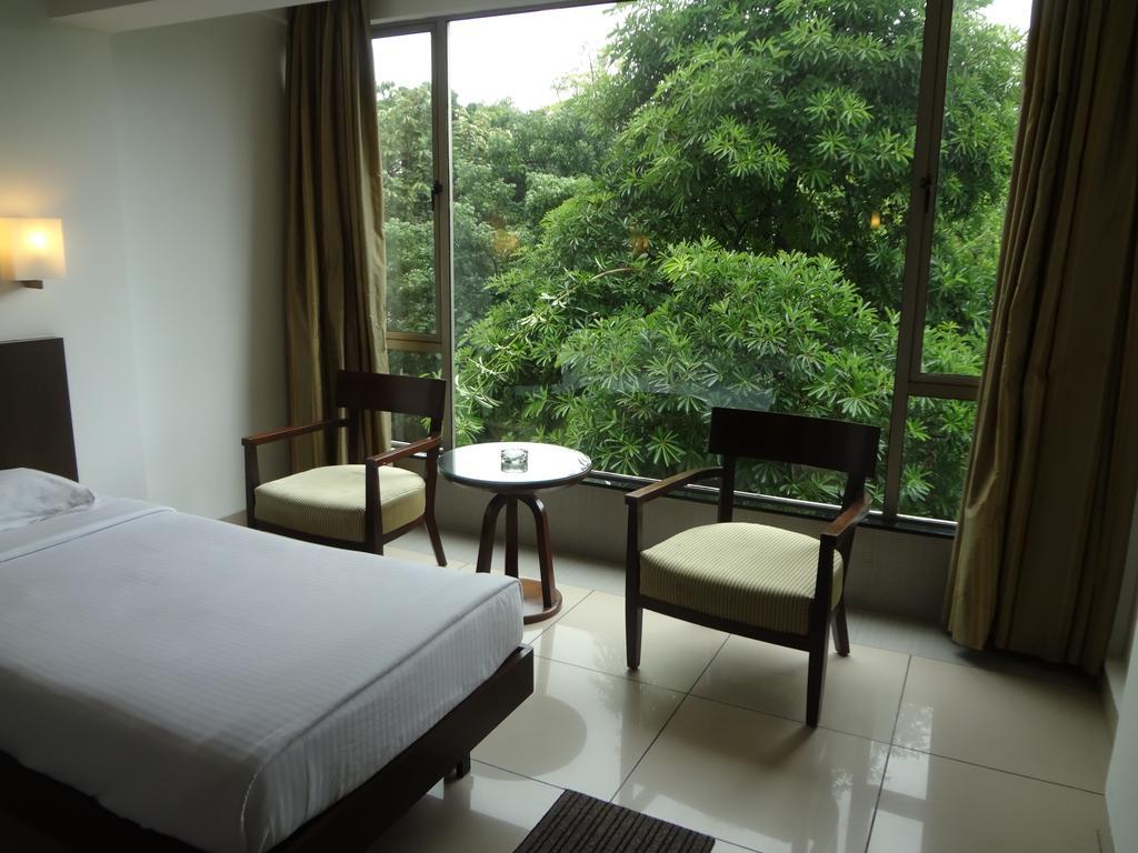 Shantai Hotel Pune Exterior photo
