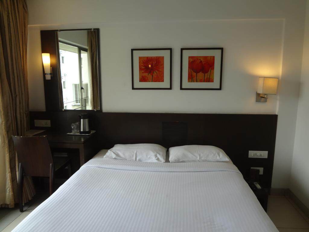 Shantai Hotel Pune Exterior photo
