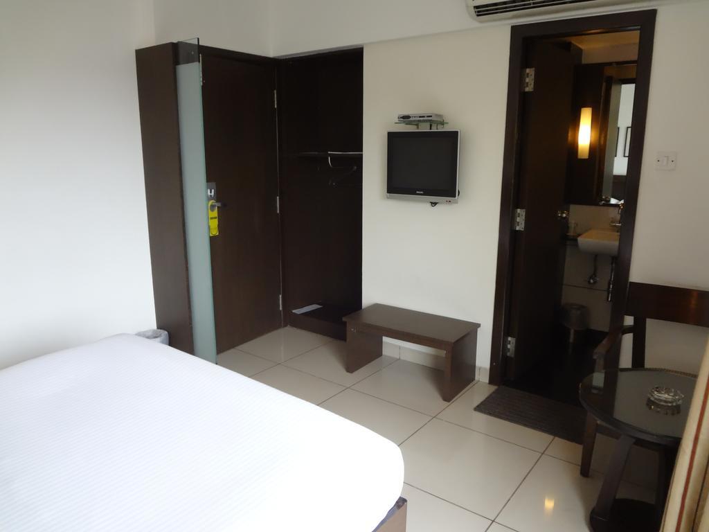 Shantai Hotel Pune Exterior photo