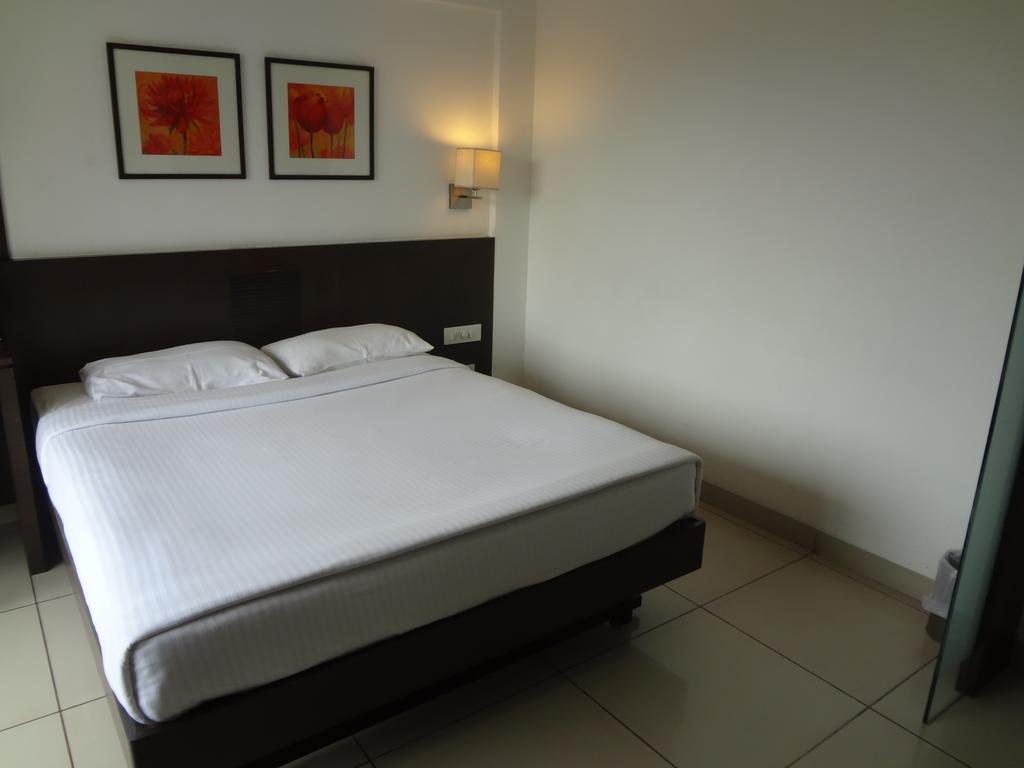 Shantai Hotel Pune Exterior photo